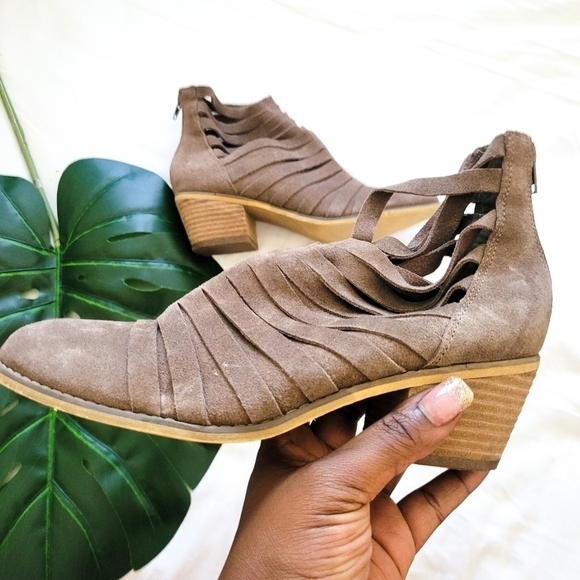 Carlos Santana Vanna cutout booties - Picture 13 of 15